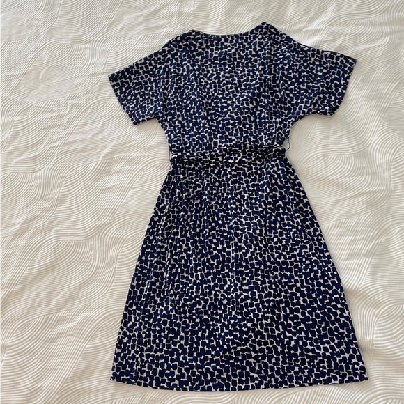 New BCBG Maxazria Summer Dress - Picture 4 of 4